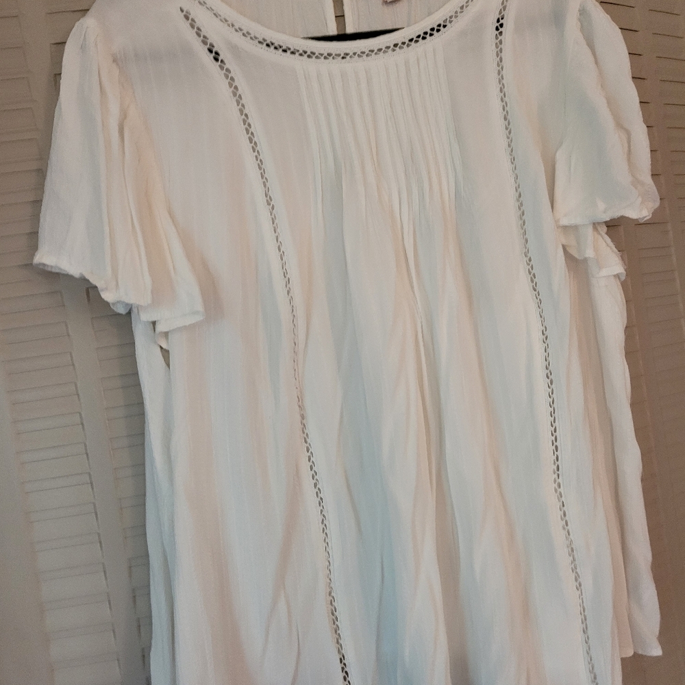 White short sleeve shirt